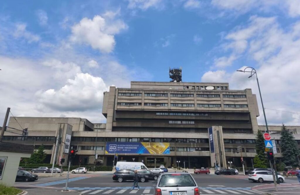 Udar na državu: Najniže plate, najveća odgovornost – BHRT na ivici opstanka