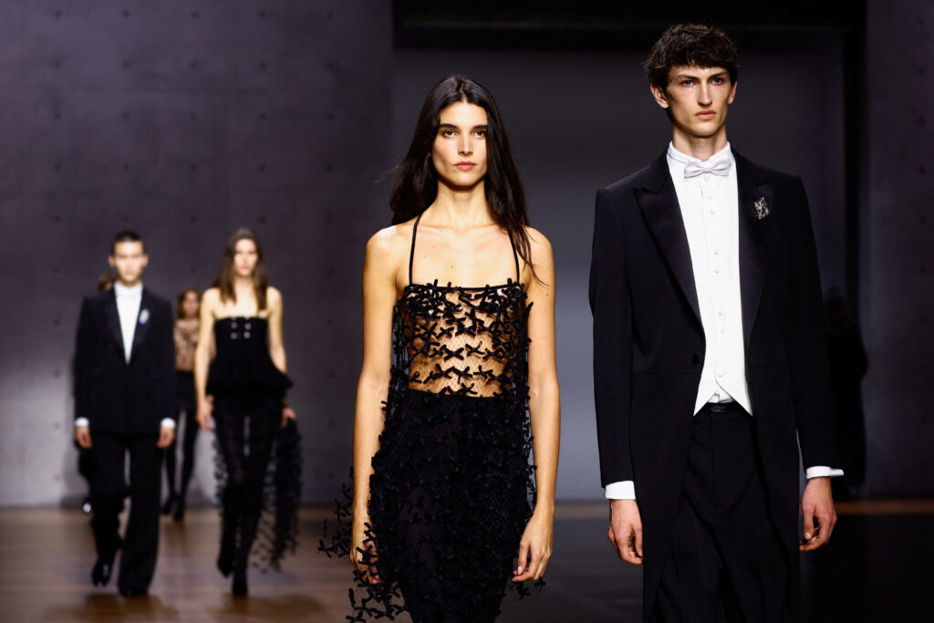 Nasljednici čuvaju Armanijevu ideju: Nova Emporio kolekcija spaja bezvremenski stil i svježinu nove ere Nasljednici čuvaju Armanijevu ideju: Nova Emporio kolekcija spaja bezvremenski stil i svježinu nove ere