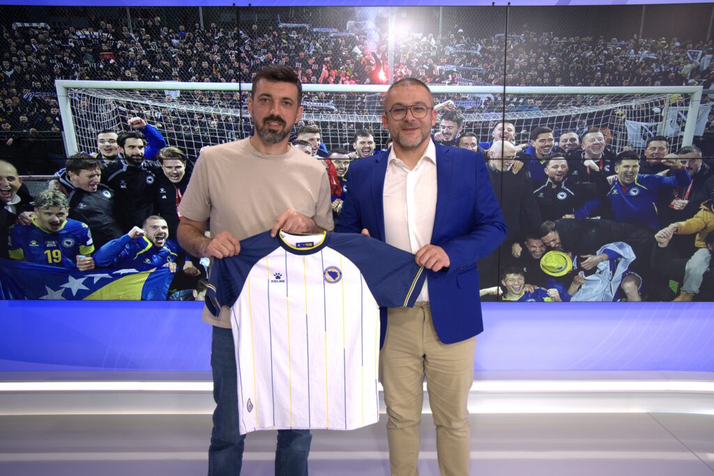 Forbes BiH ekskluzivno: Predstavljamo novi dres Zmajeva uoči Mundijala (VIDEO) Forbes BiH ekskluzivno: Predstavljamo novi dres Zmajeva uoči Mundijala (VIDEO)