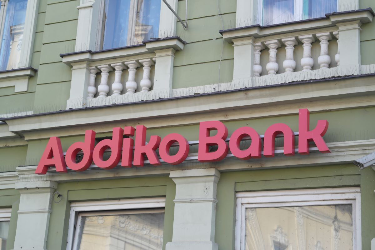 Borba za Addiko u svom finišu: Više od pola dionica u rukama austrijske banke, poznato i šta će biti sa podružnicama u BiH Srbiji i Crnoj Gori Borba za Addiko u svom finišu: Više od pola dionica u rukama austrijske banke, poznato i šta će biti sa podružnicama u BiH Srbiji i Crnoj Gori